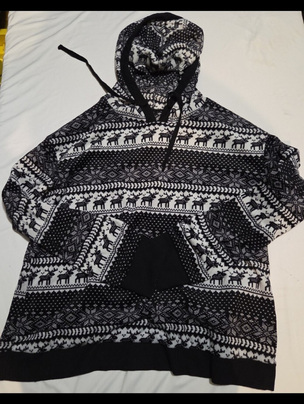Cuddl Duds Women's medium winter Reindeer soft hoodie #07